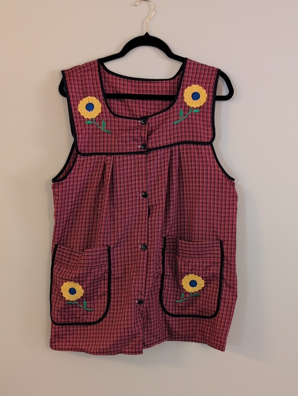 Sleeveless Pink Plaid Casual Tunic with Yellow Flower Appliqués